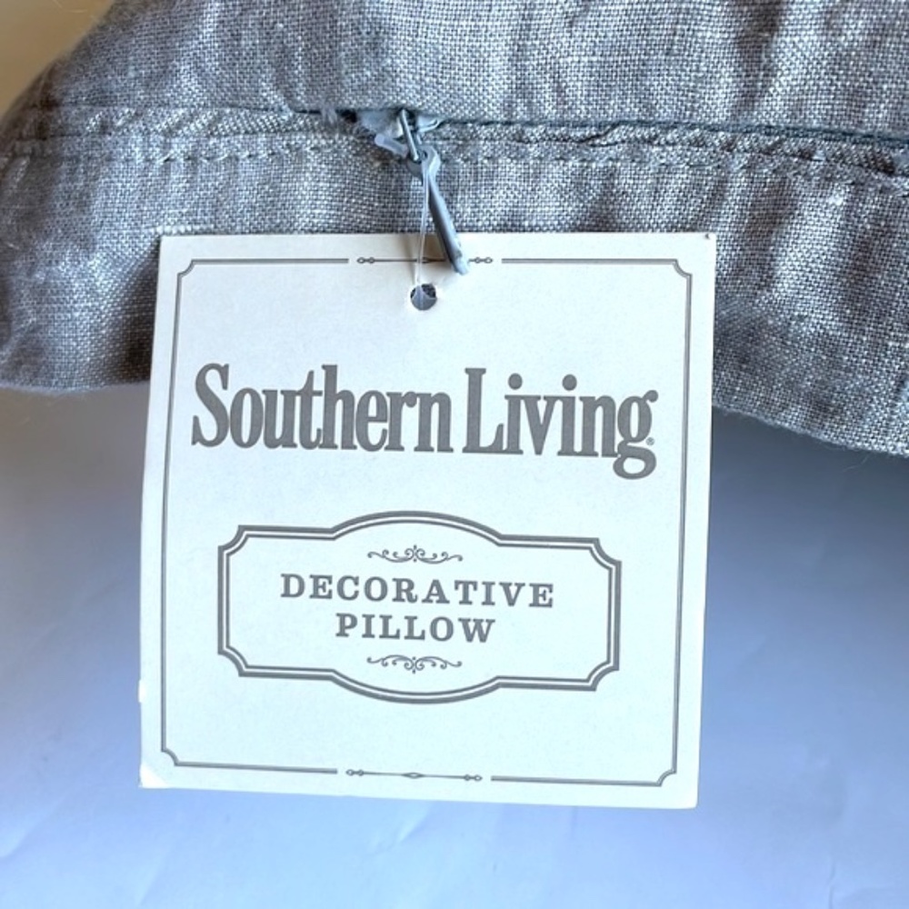 ***NEW DECORATIVE PILLOW - Picture 3 of 4